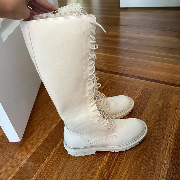 White lace up boots - Picture 2 of 2